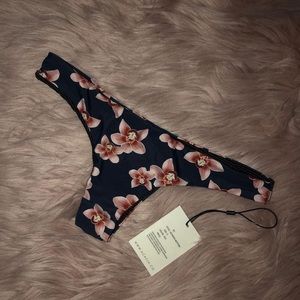 ✨SOLD✨Isle hookipa bottom